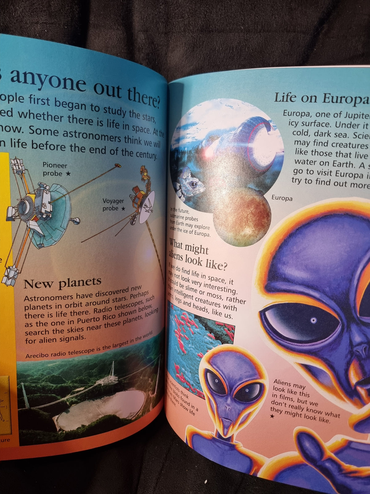 Usborne First Encyclopedia of Space