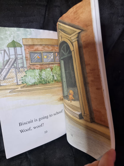 Biscuit Goes to School