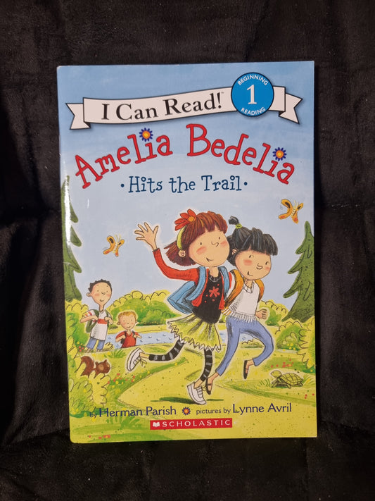 Amelia Bedelia Hits the Trail