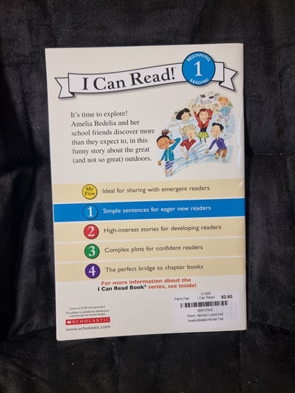 Amelia Bedelia Hits the Trail