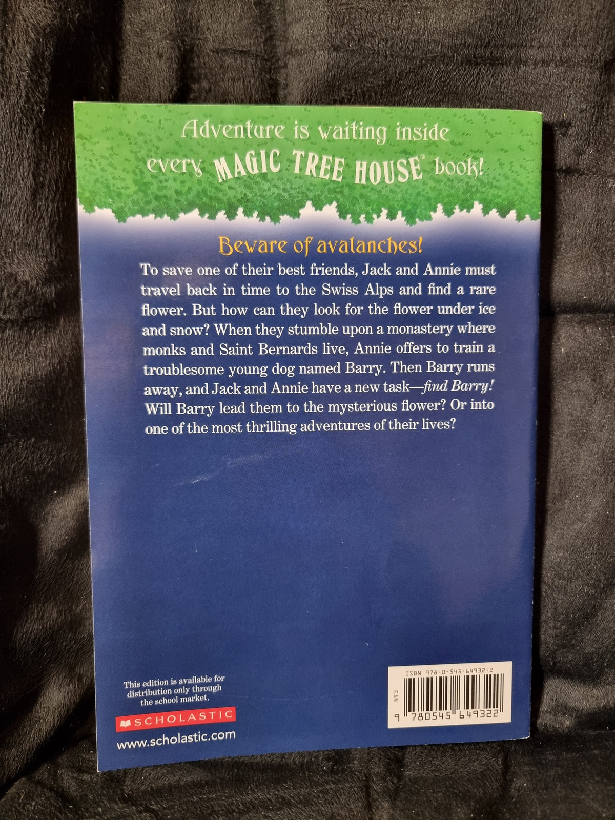 Magic Tree House #46 Dogs in the Dead of Night